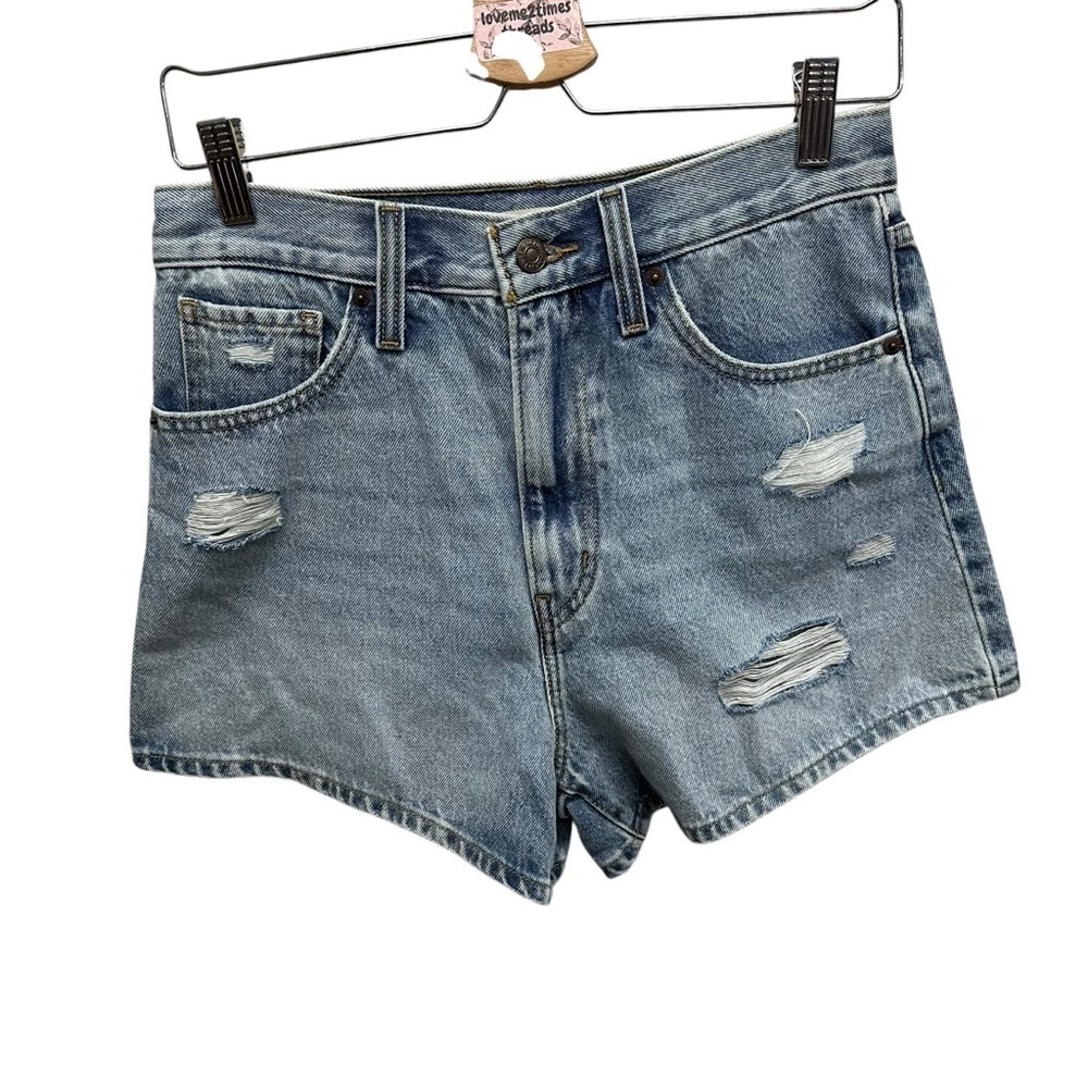 Levi’s high waisted mom shorts women’s size 28 distressed light wash